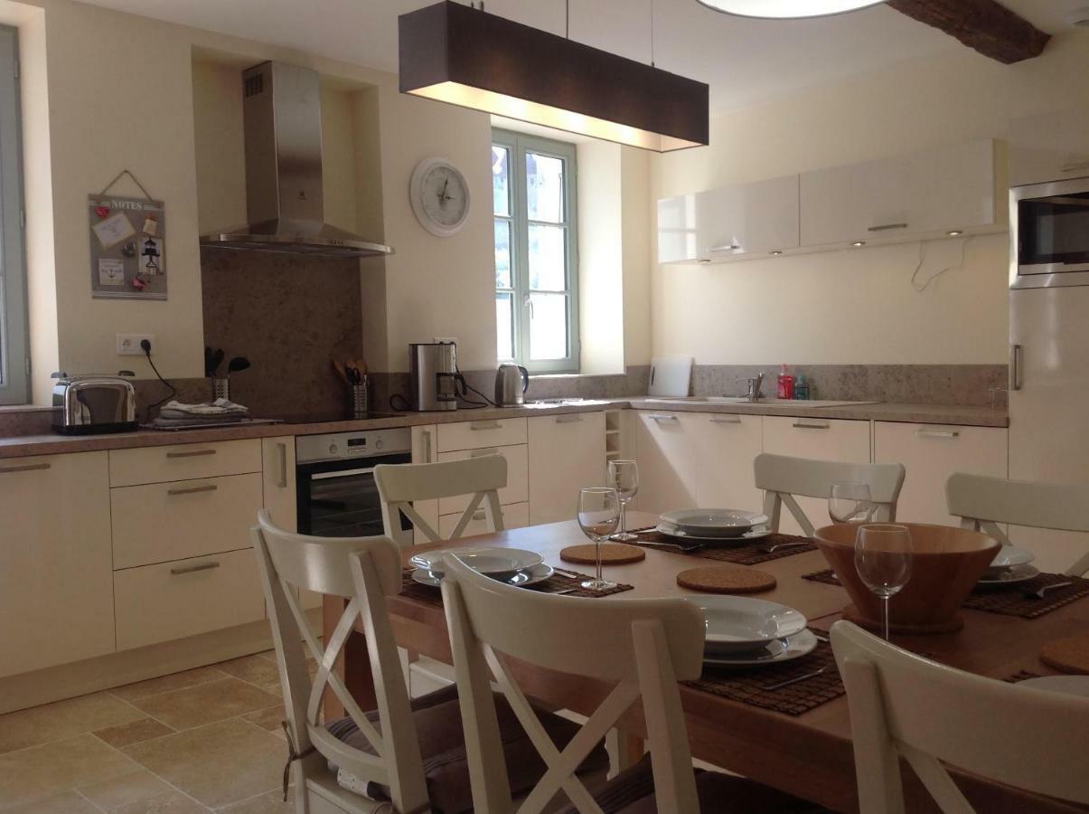 Сasa de vacaciones Three Bedroom Townhouse Carcasona